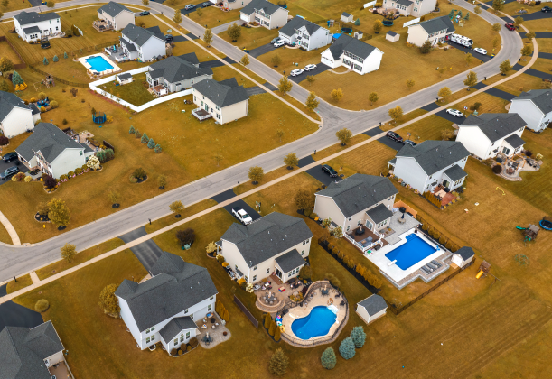 an overview of a housing neighborhood. Showing of real estate